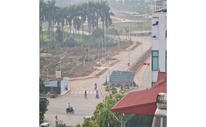 Nhà 7 tầng 707m2 sàn. 3 mặt tiền, xe tải lớn tránh nhau tại Trâu Quỳ, KD sầm uất.